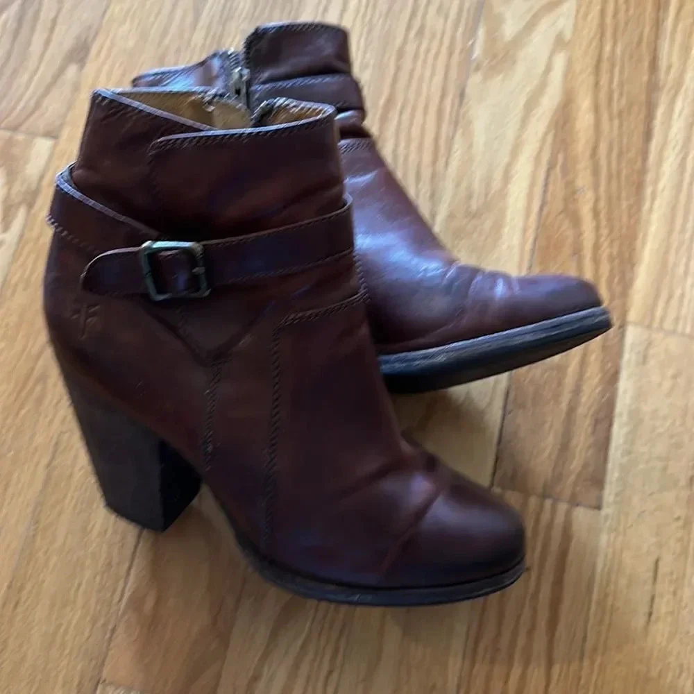 Frye sz 7 Patty Riding Bootie in cognac brown color good pre owned wear shown